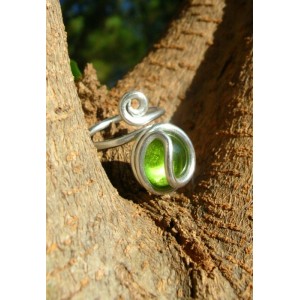 Round and simple ring with colored glass