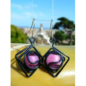 Petites boucles d'oreilles "losanges" en métal+verre colorés