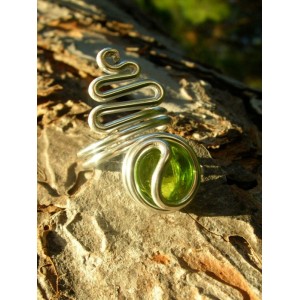 "Snake" ring with colored glass