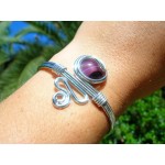 "Zig-zag" bracelet with small glass cabochon