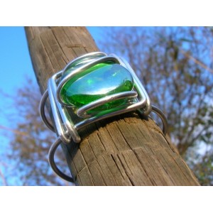 Gros bracelet carré avec verre coloré