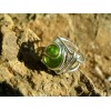 petite bague carrée avec cabochon vert translucide