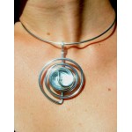 "Spirale" pendant with glass cabochon