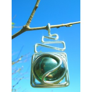 "Echelle" pendant with colored glass