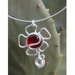 Pendentif "flor" avec verre coloré