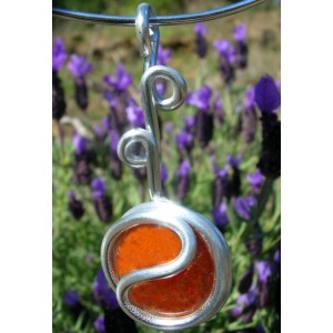 Pendentif "lierre" en verre coloré