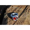 Bague "ying yang" avec  cabochon rouge centré