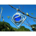 Pendentif "losange assymètrique" bleu foncé translucide