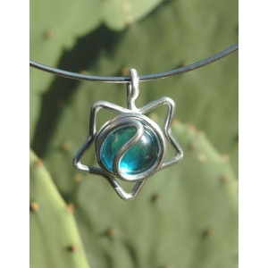 Pendentif "étoile" avec verre coloré