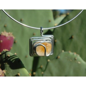 "Square" pendant with natural stone