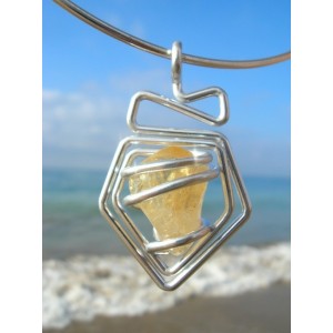 "Fleche" pendant with natural stone