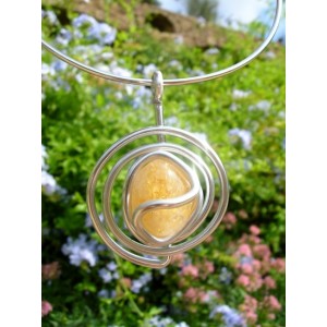 "Spirale" pendant with natural stone