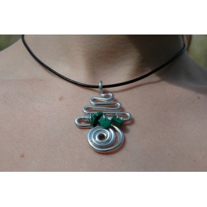 "Zig-zag+spirale" pendant with small natural stones