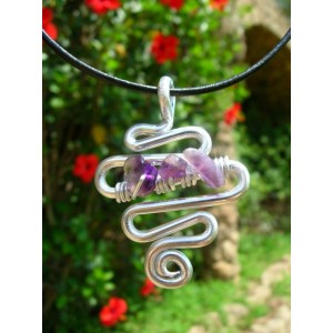 "Serpiente" pendant with small natural stones