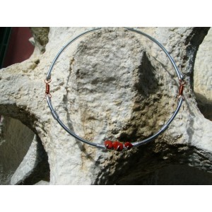 Thin choker with small natural stones