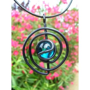 Pendentif "spirale" black is black