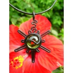 Pendentif "sunshine" black is black