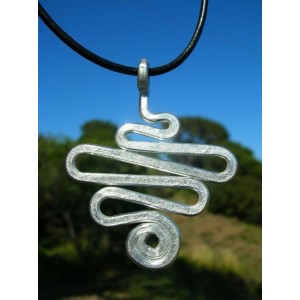 "Serpiente" hammered pendant