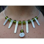 Collier martelé "soleil" vert