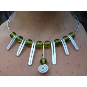 "Soleil" hammered necklace with glass beads