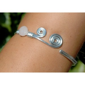 Armband with natural stone