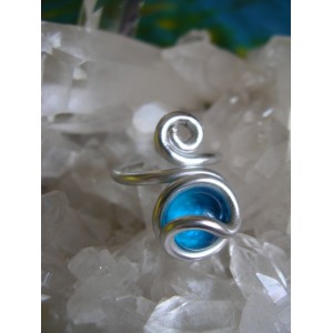 Round toe ring with colored glass
