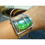 Gros bracelet avec galet de verre ovale vert