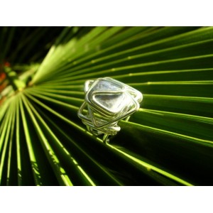 Bague étoile avec petite pierre naturelle