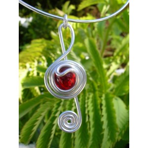 "Clave de sol" pendant with small glass cabochon