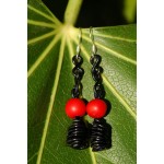 Boucles d'oreilles "EtniKa" alu noir avec graines d'açaï rouges