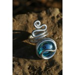 Grosse bague "zig zag" avec caochon de verre coloré