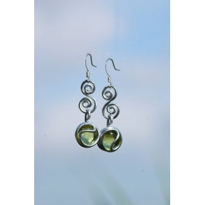 Les boucles d'oreilles "Quetchua" avec verre coloré