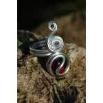 Bague "Quetchua" avec verre coloré rouge