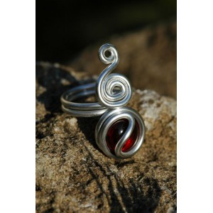 "Quetchua" ring with colored glass cabochon