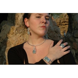 "Echelle" whole set with natural stones