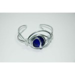Bracelet "oeil" avec cabochon bleu foncé translucide