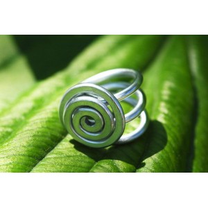 "Caracol" hammered ring