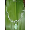 Le collier "Enlacements" avec jade claire
