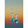 Boucles d'oreilles "SymphoniKa" bleues claires (motif au-dessus)