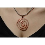 Pendentif martelé "spirale"