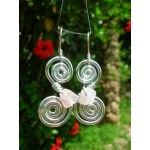 Double-spirale earrings with small natural stones