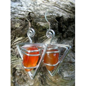 Triangles earrings with natural stones