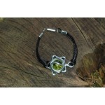 Bracelet "Etoile" sur cordon avec cabochon vert